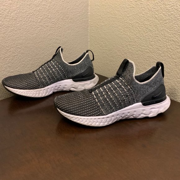 Nike React Phantom Run Flyknit 2 Black Slip On Running CJ0277-003 Mens Size 10.5 - Picture 1 of 8